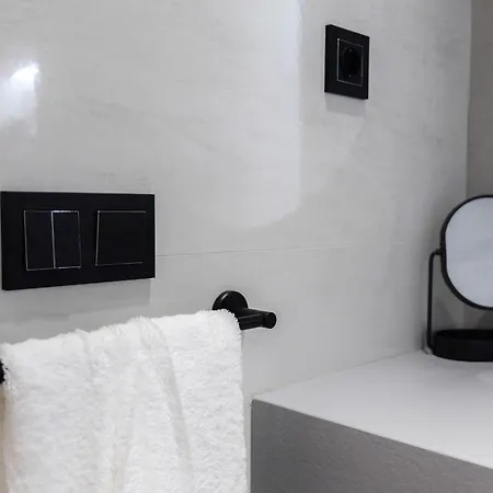 Lezque فيلة Tuineje